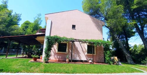 High aesthetics maisonette in the wood by the sea