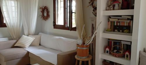  High aesthetics maisonette in the wood by the sea in Metamorfosi