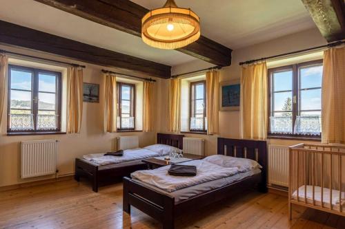 4 twin beds