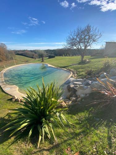 Chez Bascans Corps de ferme rénové avec jacuzzi et piscines 2 bassins