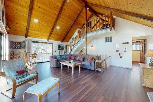 Big Bears Soothing Cabin in Big Bear Lake, USA