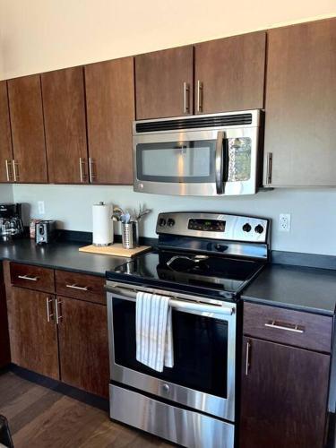 Luxury Condo 2 bed 2 bath near Downtown KC