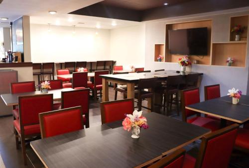 อาหารและเครื่องดื่ม, Holiday Inn Express Cedar Rapids - Collins Road By IHG in ซีดาร์แรพิดส์ (IA)