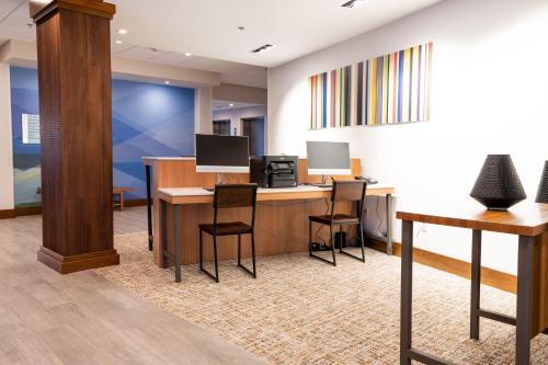 Holiday Inn Express & Suites - Dayton East - Beavercreek - image 5