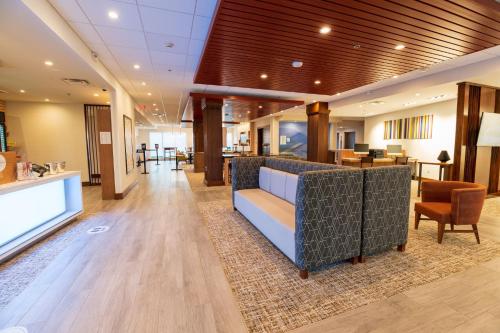 Holiday Inn Express & Suites - Dayton East - Beavercreek - image 7