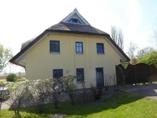 Reetdachhaus in der Puddeminer Wiek in Puddemin, Deutschland