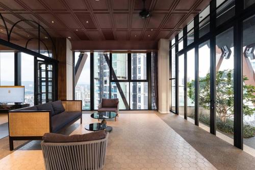KLCC CityViewStayCation AT Scarletz Suites By HAPYHOME - image 6