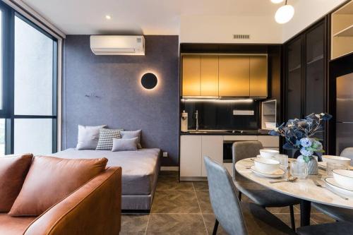 KLCC CityViewStayCation AT Scarletz Suites By HAPYHOME - image 5