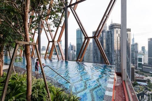 KLCC CityViewStayCation AT Scarletz Suites By HAPYHOME - image 10