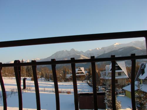 Deluxe Twin Room with Balcony image 3