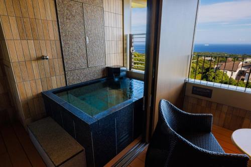 room detail thumbnail 2