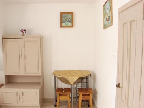 Small Double Room image 5