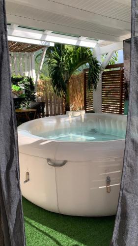 Charmant logement avec spa/petit-déjeuner inclus. (Charmant logement avec spa/petit-dejeuner inclus.) in Pointe-Noire