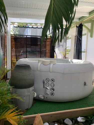 Charmant logement avec spa/petit-déjeuner inclus. (Charmant logement avec spa/petit-dejeuner inclus.) in Pointe-Noire