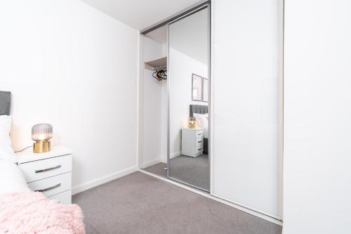 Candy Suite - 5 mins to Bullring Mall and New Street Station, Birmingham (photo 3)