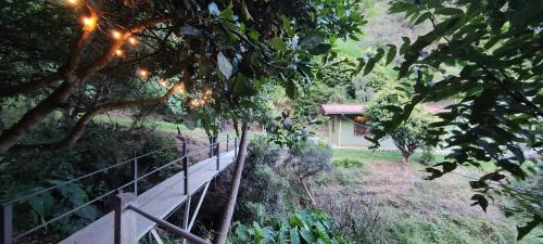 Bližnja okolica, "Casa Verde" en Baños de Agua Santa con vista al volcán Tungurahua ("Casa Verde" en Banos de Agua Santa con vista al volcan Tungurahua) in Lligua