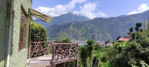 Zunanjost, "Casa Verde" en Baños de Agua Santa con vista al volcán Tungurahua ("Casa Verde" en Banos de Agua Santa con vista al volcan Tungurahua) in Lligua