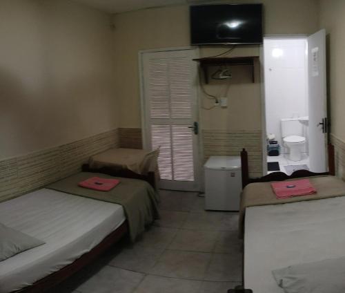 2 twin beds