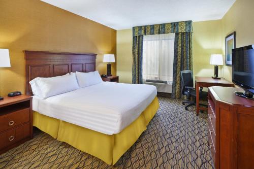 Holiday Inn Express Hotel & Suites - Belleville Area