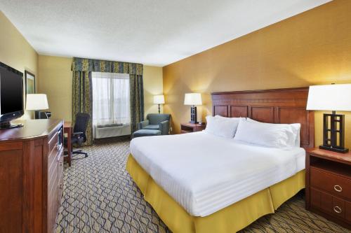 Holiday Inn Express Hotel & Suites - Belleville Area, an IHG Hotel