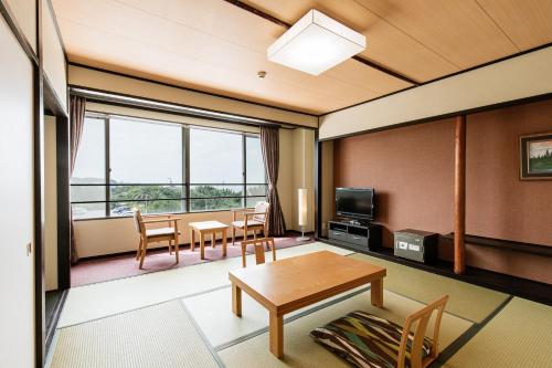 Japanese-style Room with 8 Tatami