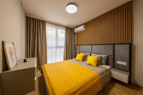 One-Bedroom Apartment image 4