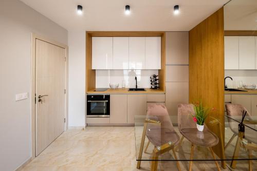 One-Bedroom Apartment image 5