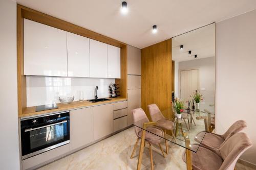 One-Bedroom Apartment image 9