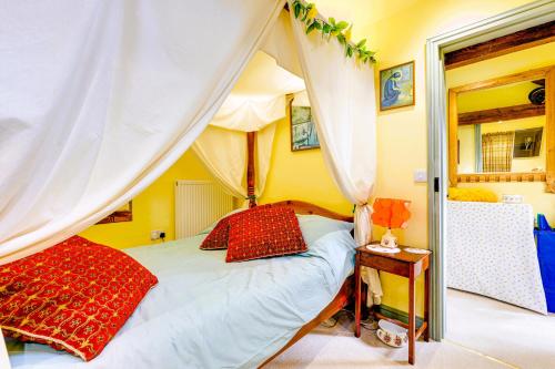 Family Country Cottage with a private Valley View in Cloughton