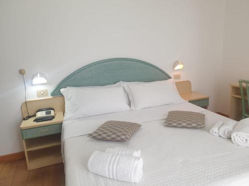 Double or Twin Room image 6