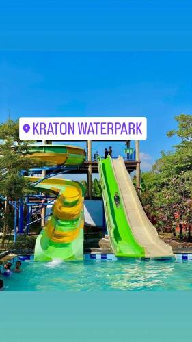 Parque aquático, Ndalem Kraton Hotel in Sidoarjo Regency