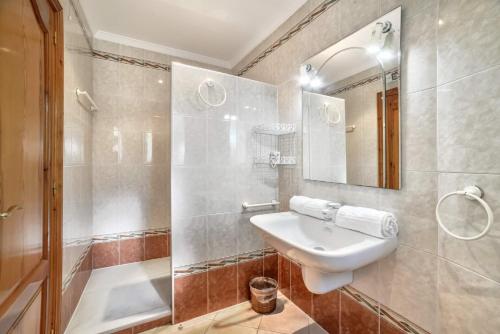 Three-Bedroom Villa image 3