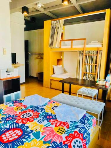 room detail thumbnail 2