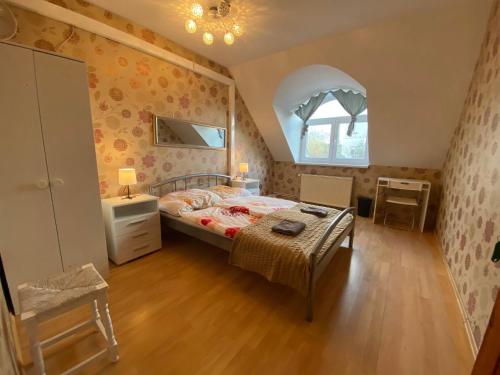 room detail thumbnail 0