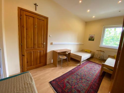 room detail thumbnail 0