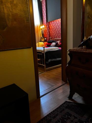 LU Suites Room Type - Deluxe King Room