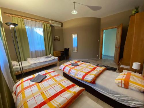 room detail thumbnail 0