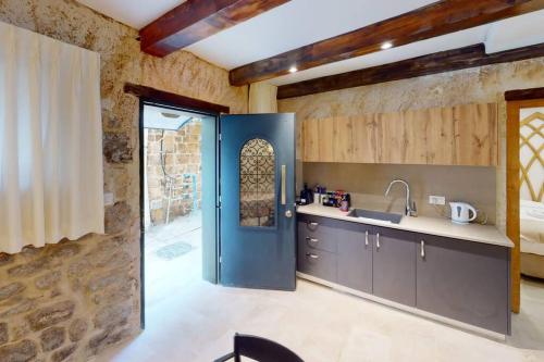 Instalaciones, The house in the Ramchal in Acre