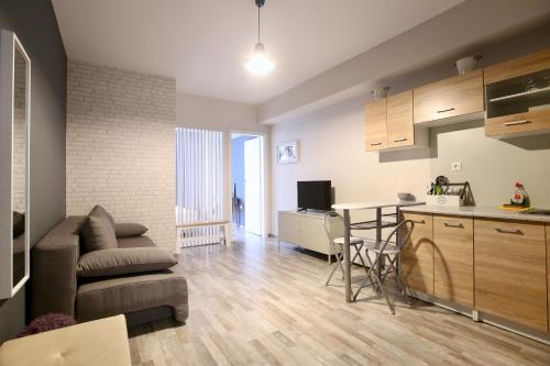 GK Ermou Str - image 5