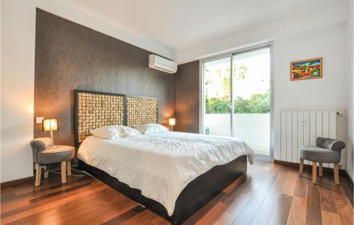 One-Bedroom Apartment image 7