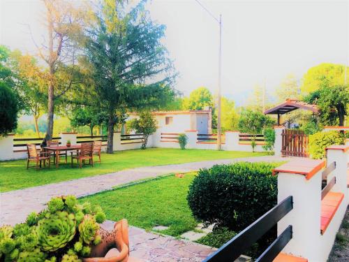 Dārzs, B&B Villa Incrocca in Cerreto d'Esi