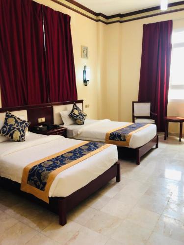 2 twin beds