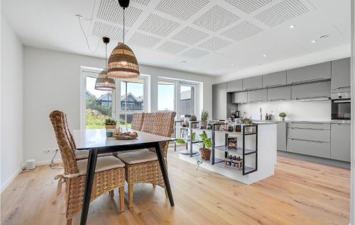  Amazing Home In Løkken With Wifi, 9480 Løkken