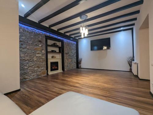 18th century 3 bedroom house old town centre