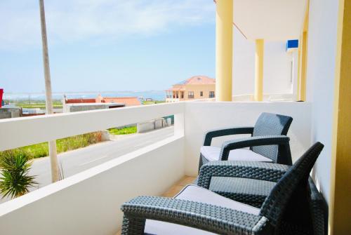  Catarina House - Baleal Beach, Balcony, Pool, Ferienwohnung in Ferrel