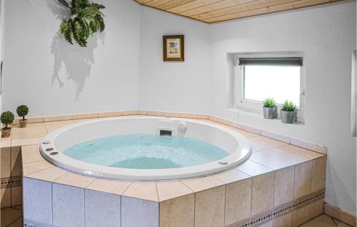 熱水浴缸, Holiday Home Søren Lassens Vænge Denm in 維伊厄斯海灘