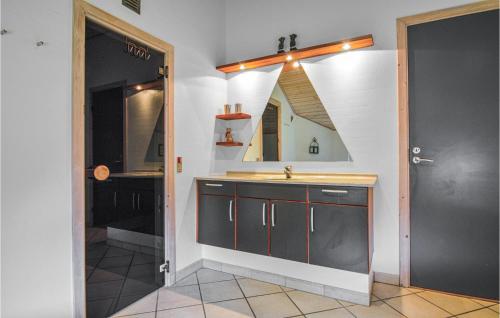 廚房, Holiday Home Søren Lassens Vænge Denm in 維伊厄斯海灘