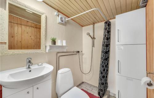2 Bedroom Cozy Home In Esbjerg V
