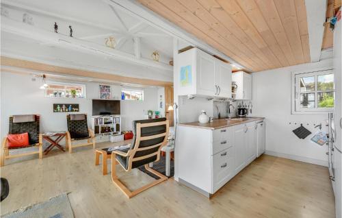 2 Bedroom Cozy Home In Esbjerg V