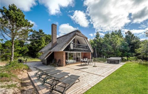  Amazing Home In Blvand With 3 Bedrooms And Wifi in Blåvand